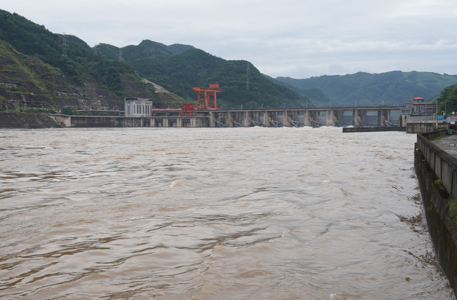 中方县铜湾镇：洪峰过境  提前安全转移群众155户455人