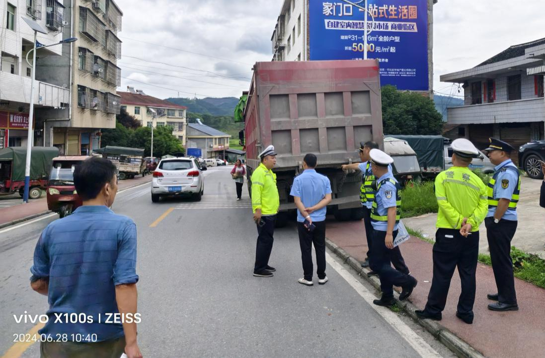 中方县新建镇：多部门联合开展“治超治限”整治行动