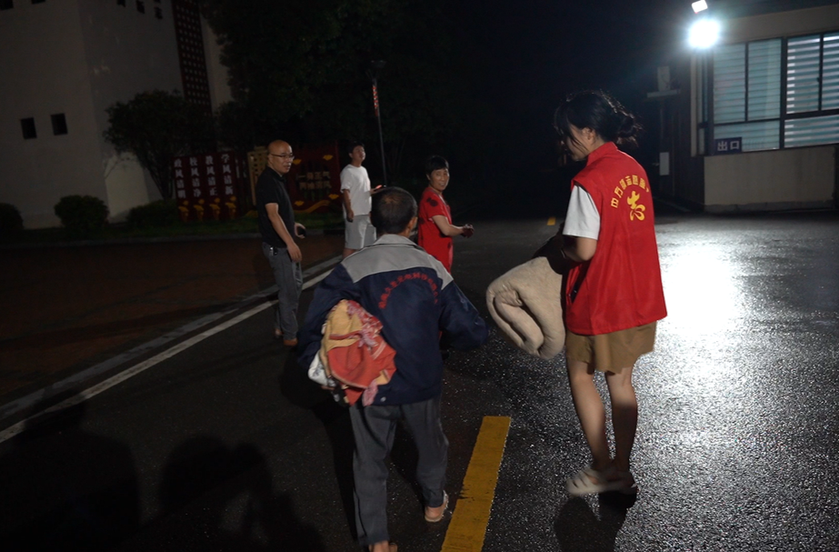“汛”线直击|中方县：抢时间 战洪峰 党群齐心连夜转移群众3411人
