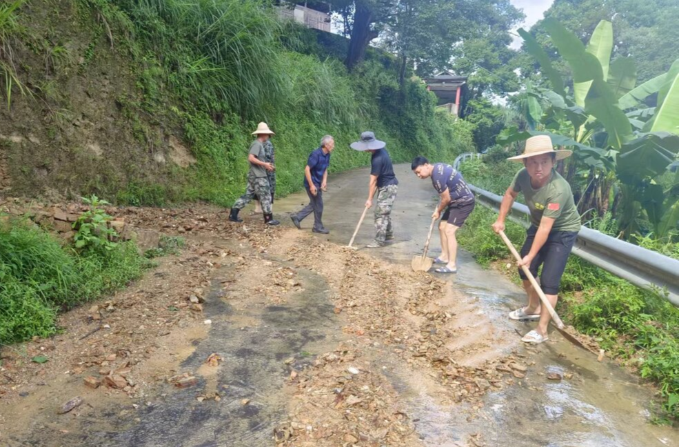 全力以“复”|中方县新路河镇黄龙坪村：党员干部齐上阵 迅速开启灾后恢复重建工作