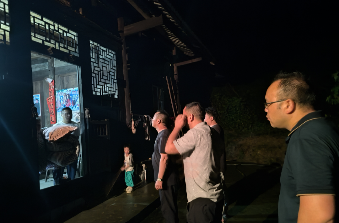 “汛”线直击|中方县铁坡镇：让党旗在防汛救灾一线飘扬