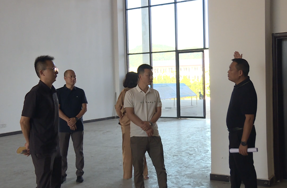 海宁宛容新材料有限公司总经理戴鹏一行来中方考察标准化厂房建设等情况