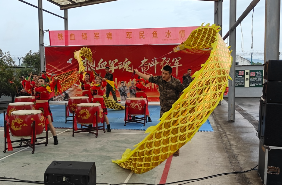 文艺汇演进军营 共话鱼水情深 中方县开展“八一”文艺汇演活动