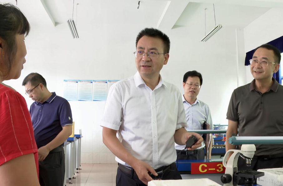 张家铣专题调研教育工作