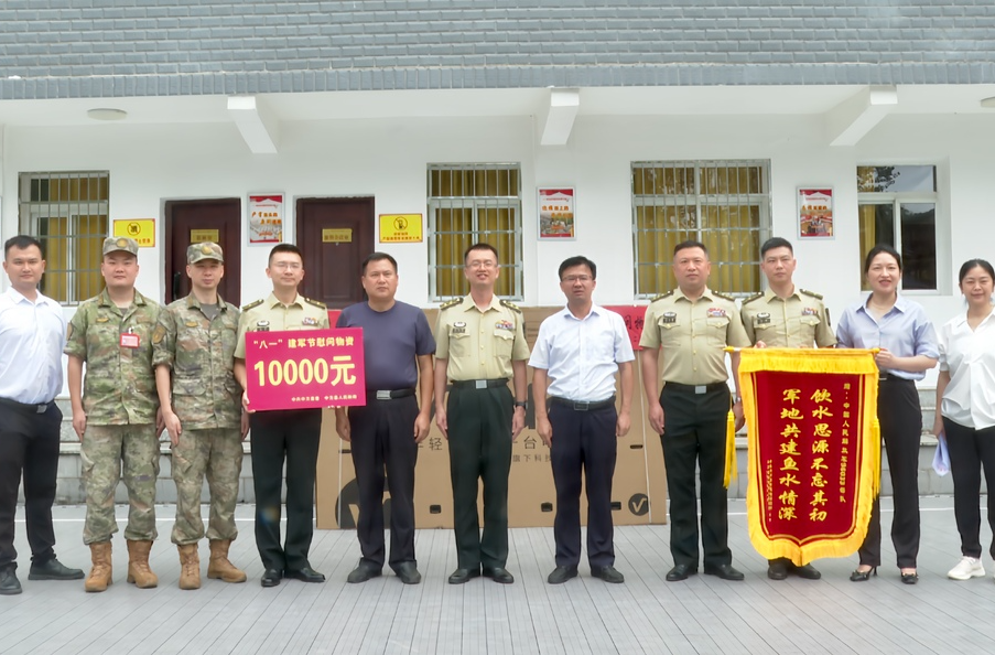 杨志煌“八一”走访慰问驻地部队官兵