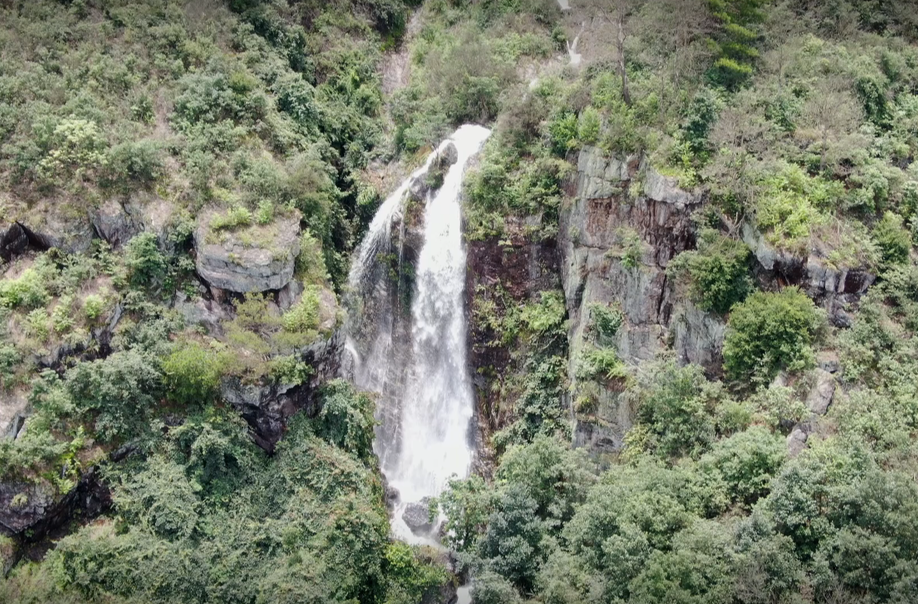 视频|中方县铜湾镇堆子村：壁挂瀑布惹人醉