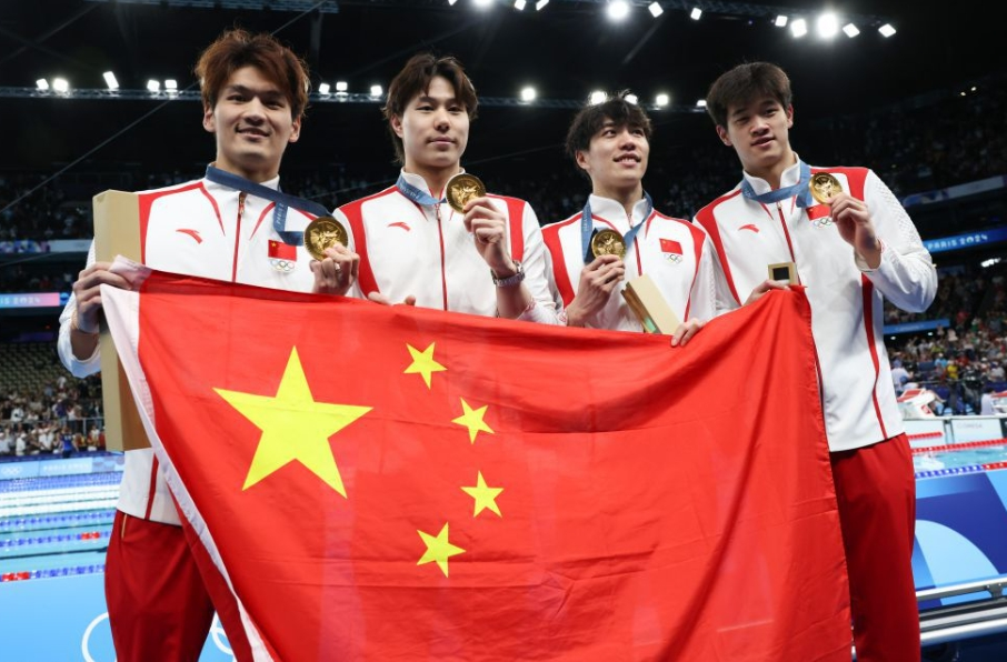 巴黎奥运会男子4×100米混合泳接力中国队夺金