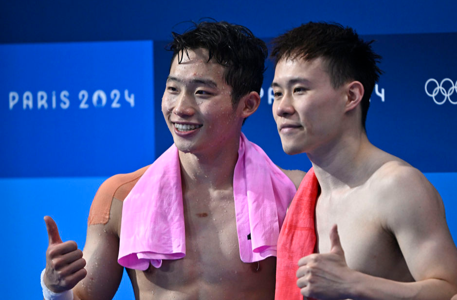 谢思埸、王宗源包揽跳水男子三米板冠、亚军
