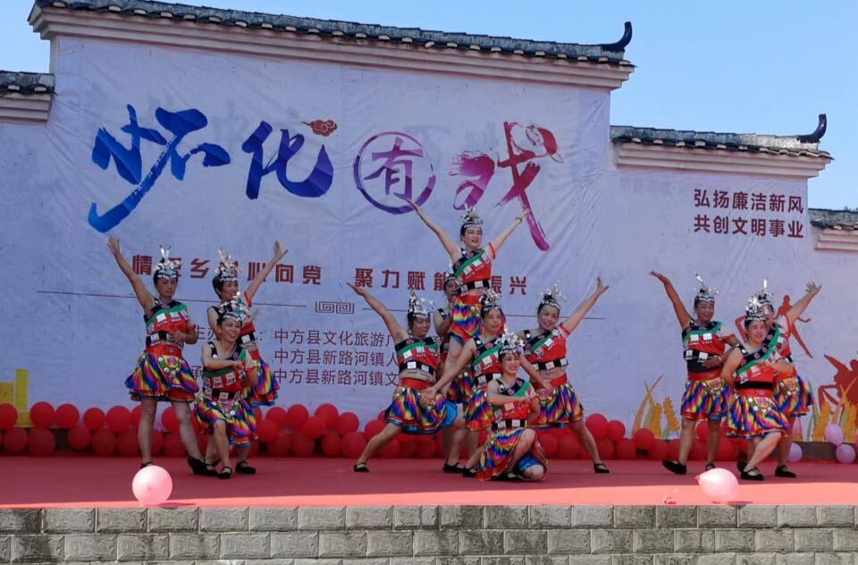 中方县新路河镇：“村晚”火热上演，为乡村添活力增新色
