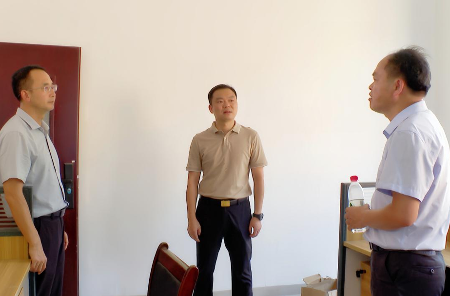 胡杰到中方职中调研秋季开学准备工作