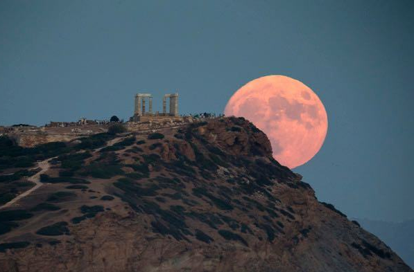今年中秋节将遇上“超级月亮”，紫金山天文台：刚从地平线上升起时最美