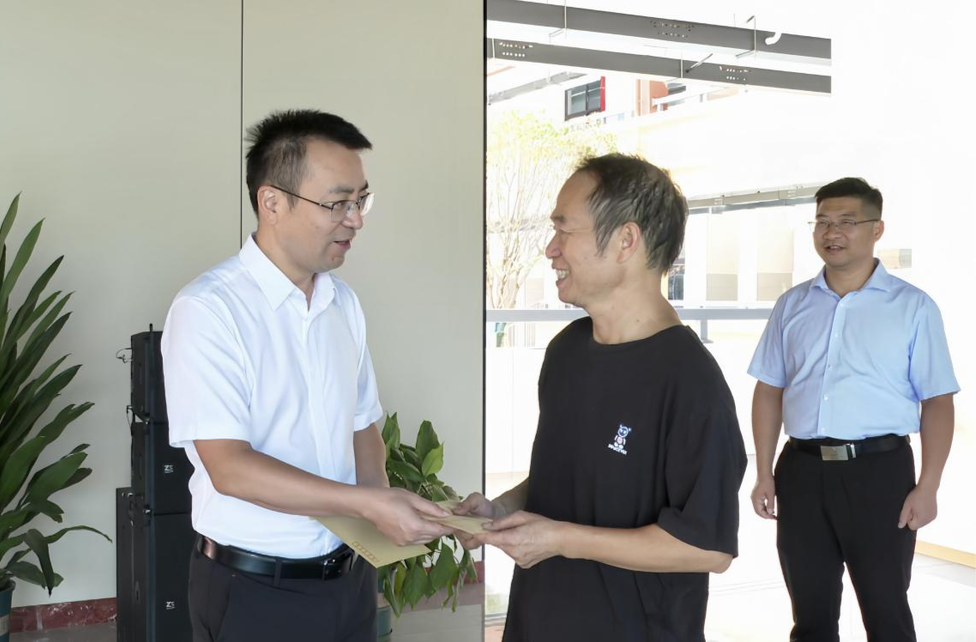 张家铣带队开展教师节走访慰问，宣讲党的二十届三中全会精神并讲授思政课