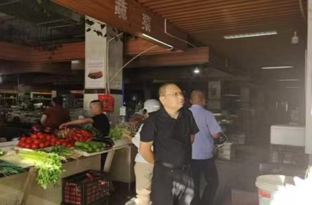 刘长松调研中方县“中秋”假期商贸领域安全生产、市场保供以及企业发展情况