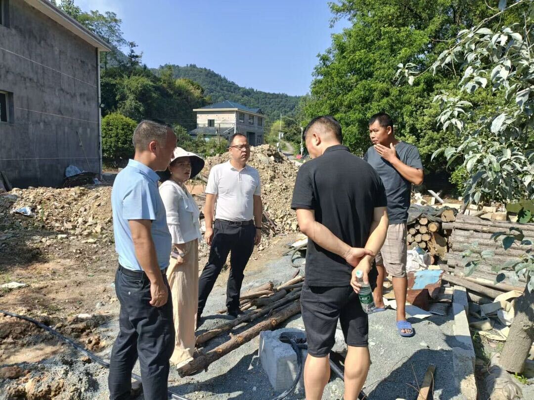 中方县中方镇：人大代表视察乡镇民生实事