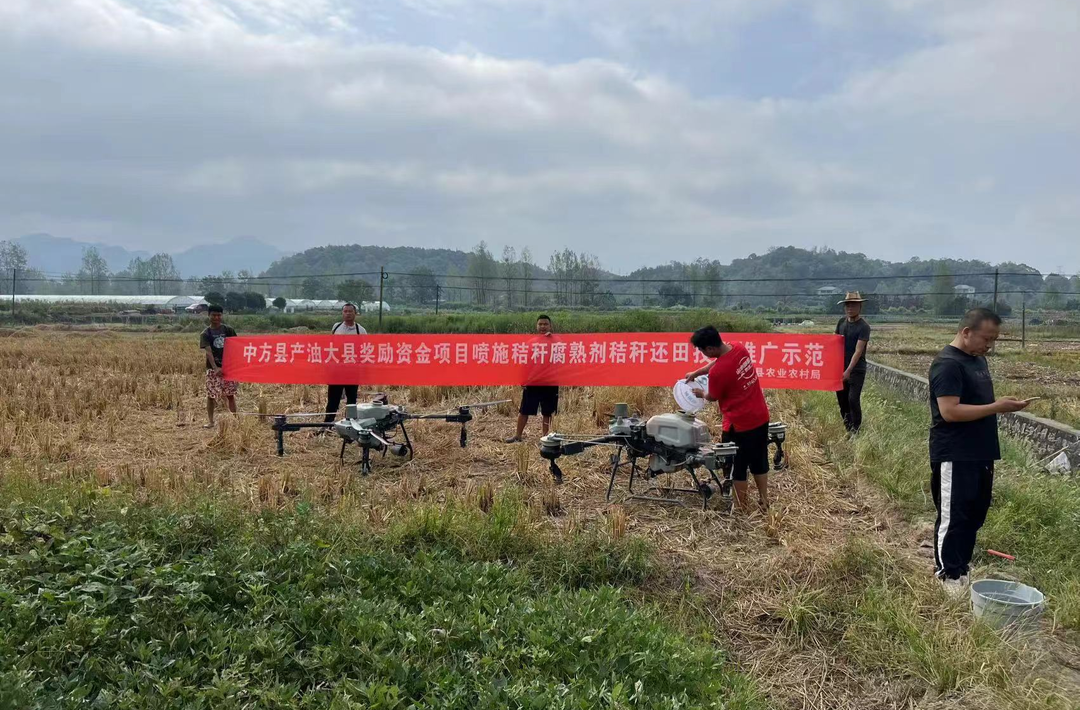 中方县推广“腐熟还田” 破解秸秆焚烧难题