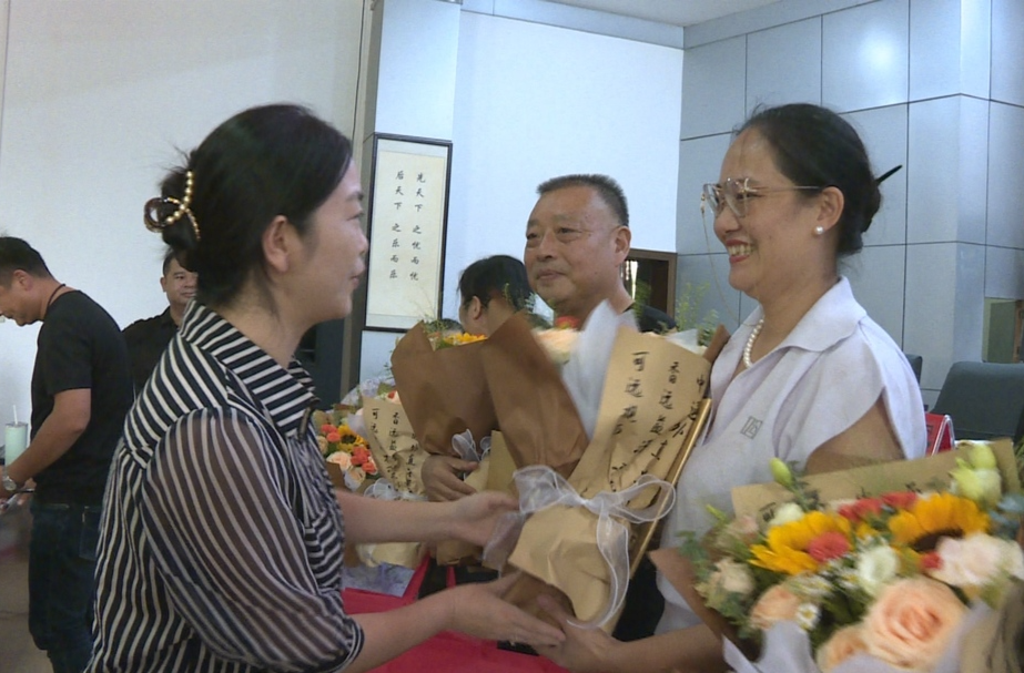 中方县自然资源局举行干部荣誉退休仪式