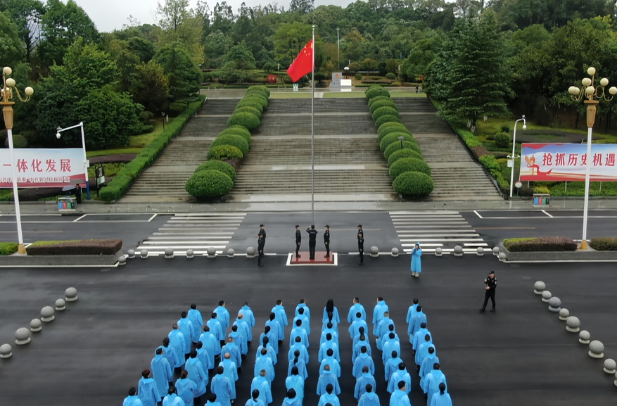 中方县举行2024年国庆节升国旗仪式