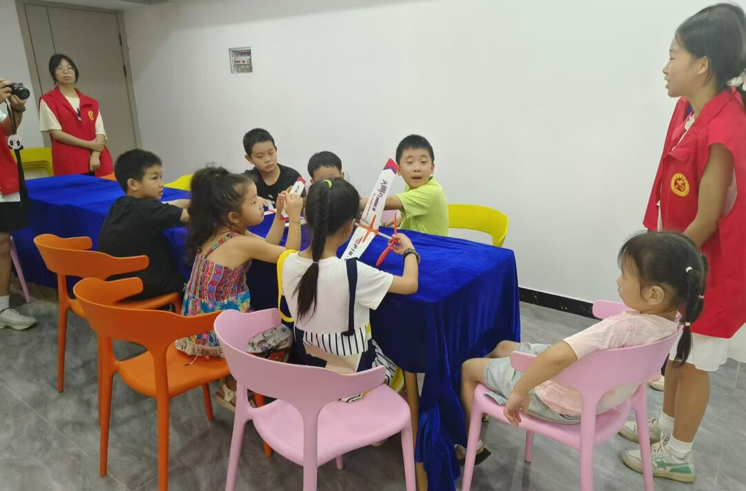 中方县举办第23期“航空知识”主题亲子沙龙活动
