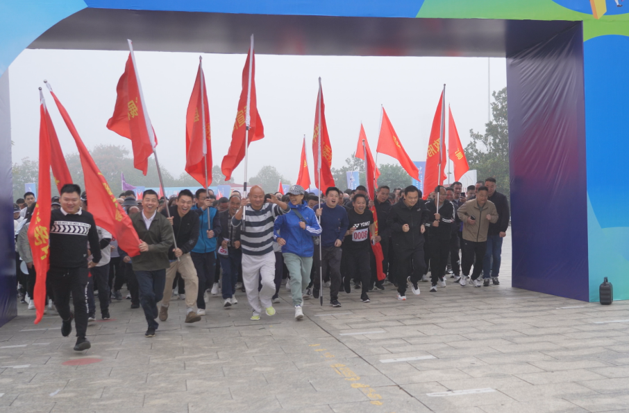 中方：描画秋景 健康乐跑  用一场奔跑抵达美好