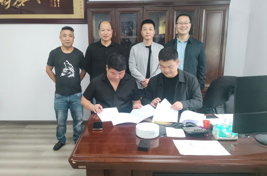 中方县箱包产业链办赴浙江嘉兴集中签约