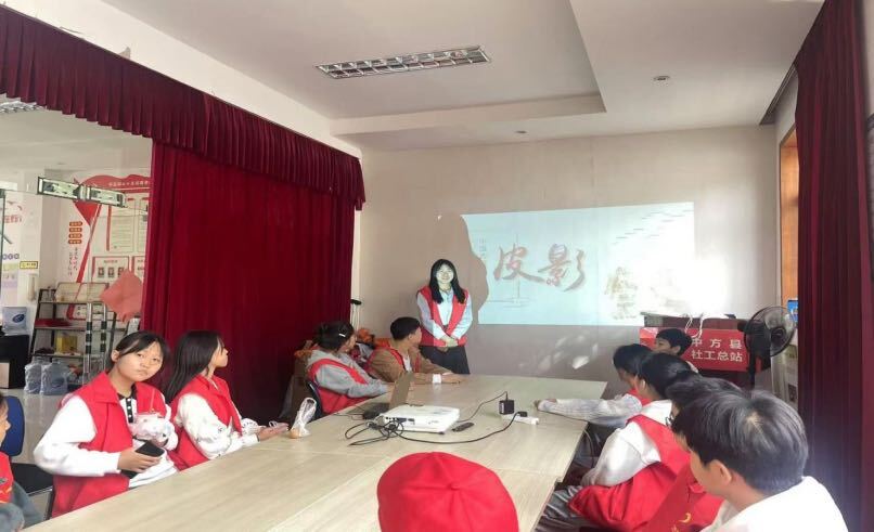 中方县雷锋青少年：走进皮影艺术，感受非遗魅力