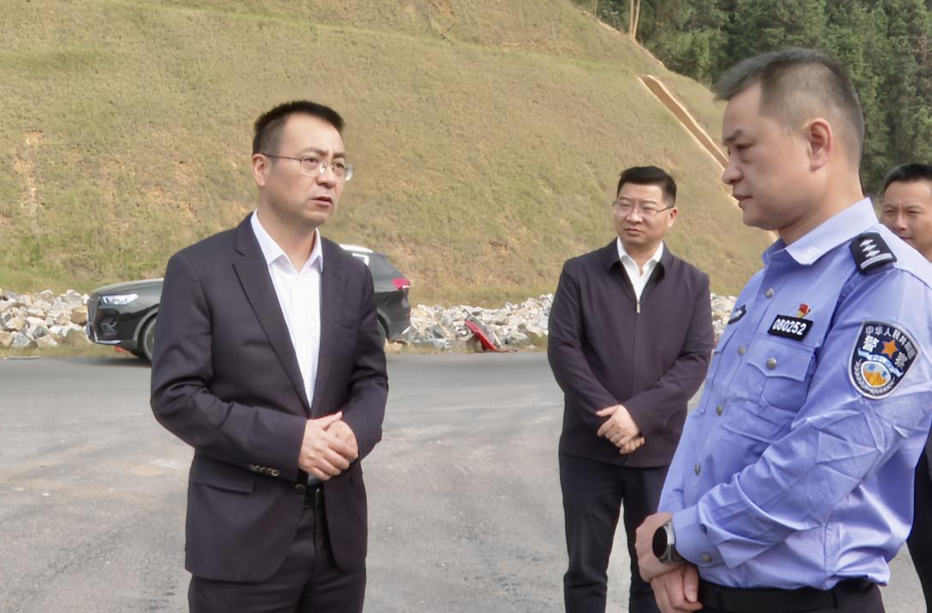 张家铣现场调研怀芷快速干道中方连接线项目建设工作