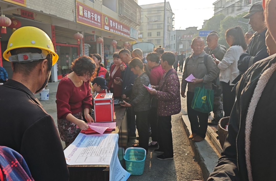 ​中方县新建镇：开展医保宣传活动 激发群众参保热情