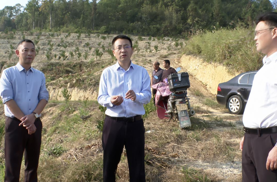 张家铣深入中方镇走访结对帮扶户并调研乡村振兴工作