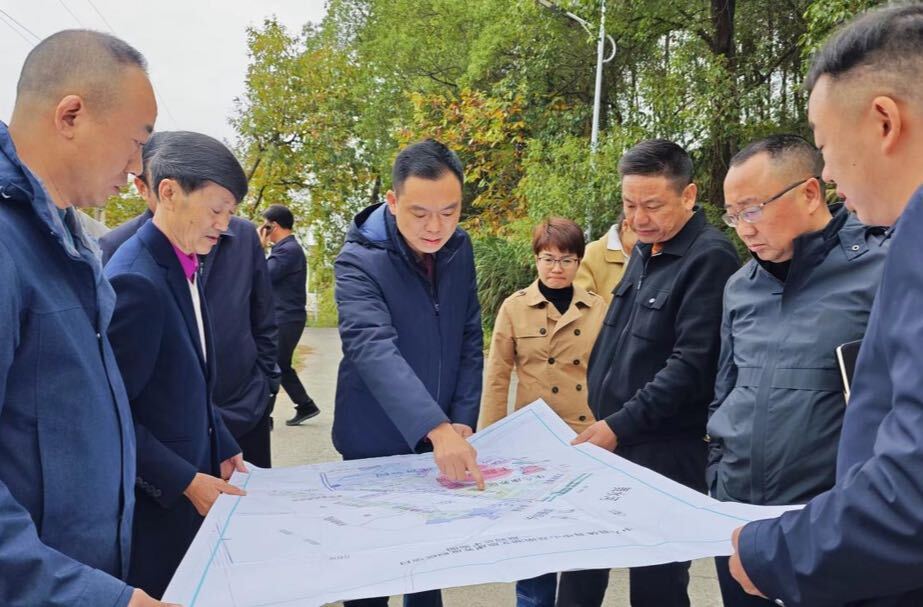 胡杰主持召开华团文旅项目推进情况调度会