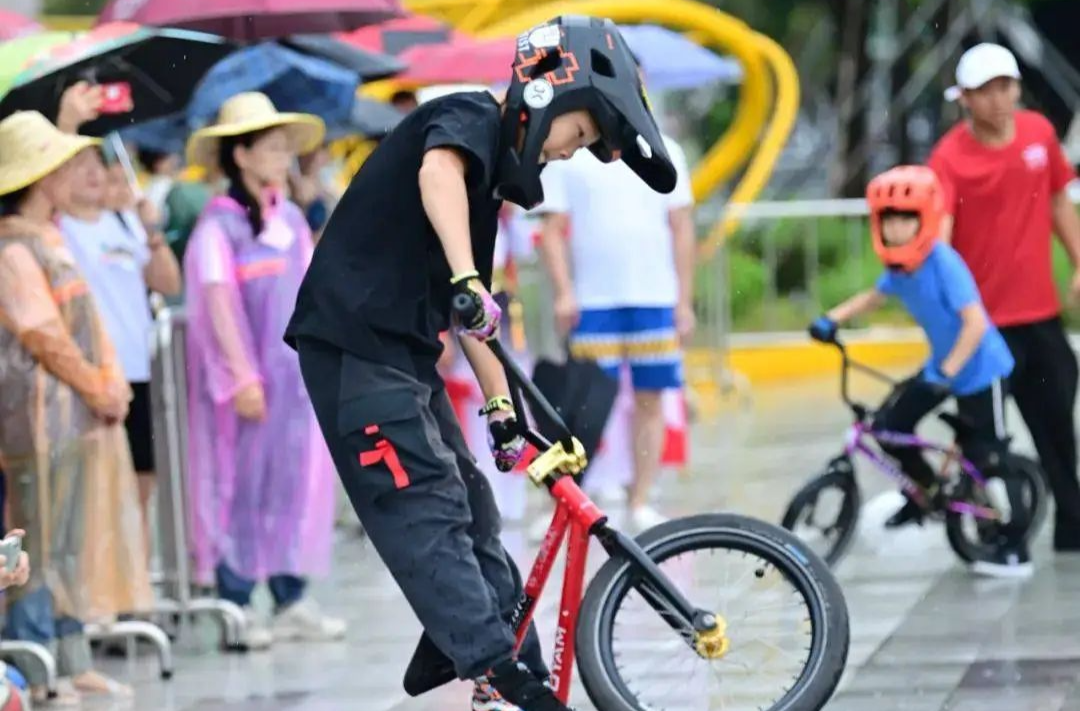 “10后”小孩哥，冠军，冠军，又是冠军！