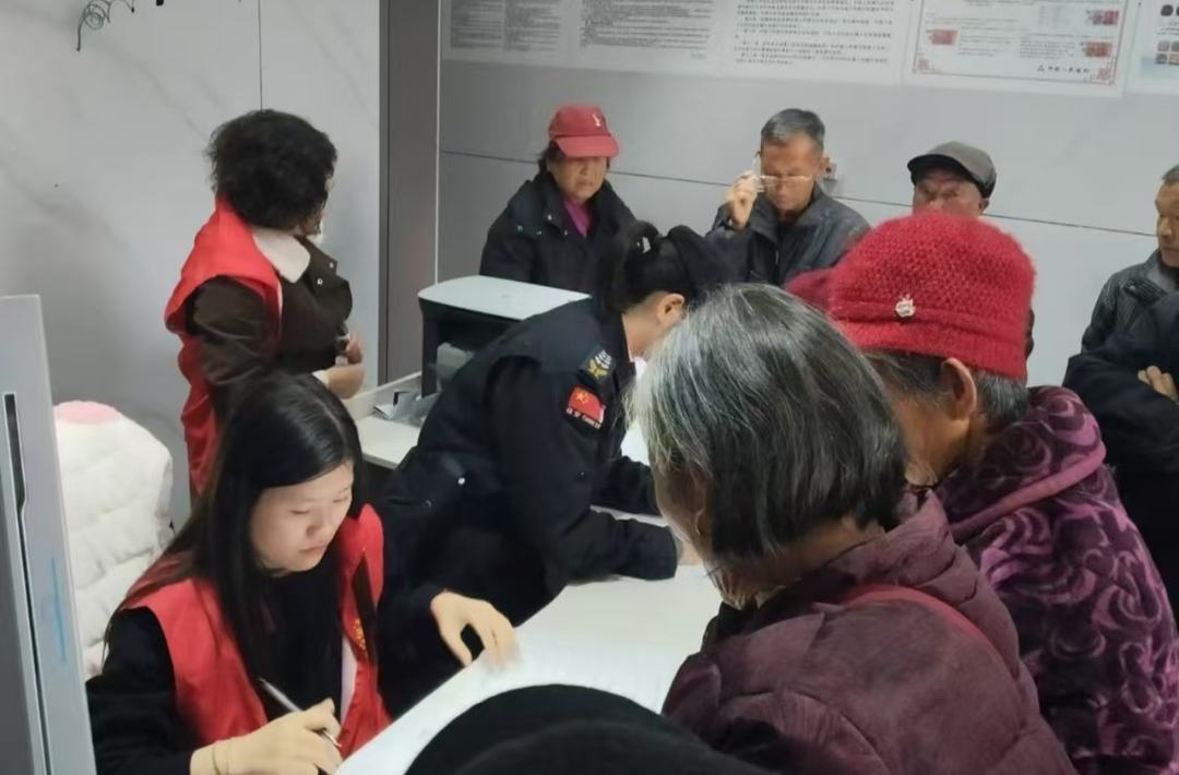 ​中方县新建镇：有序组织开展三代社保卡更换工作