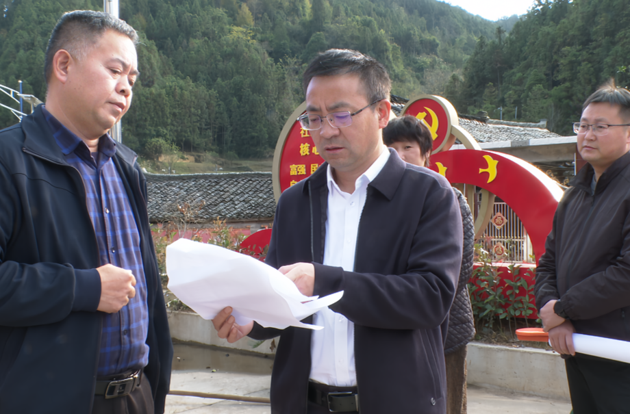 张家铣在袁家镇调研督导巩固拓展脱贫攻坚成果同乡村振兴有效衔接、教育等工作