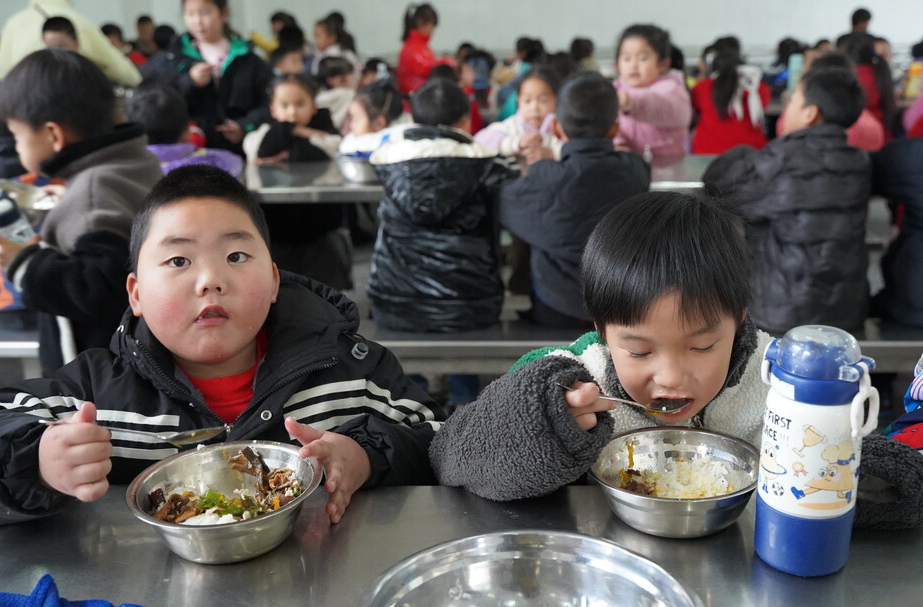 中方：把“食”事办实 校园“一餐热饭”背后的智慧变革与民生温度