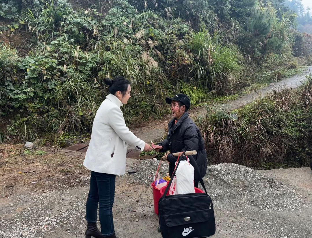 心系群众显真情 灾后慰问暖人心—中方县统战系统为受灾户捐款捐物