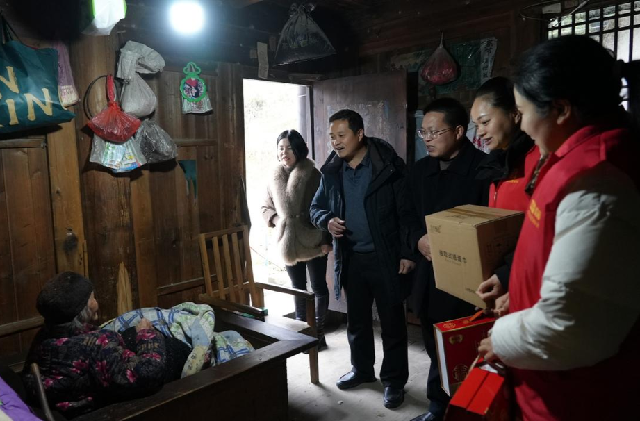 视频|“情暖五溪 志愿同行”志愿服务关爱行动走进中方县蒿吉坪瑶族乡罗洪村