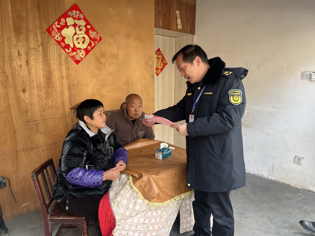 中方县袁家镇开展冬春火灾防控“敲门行动”