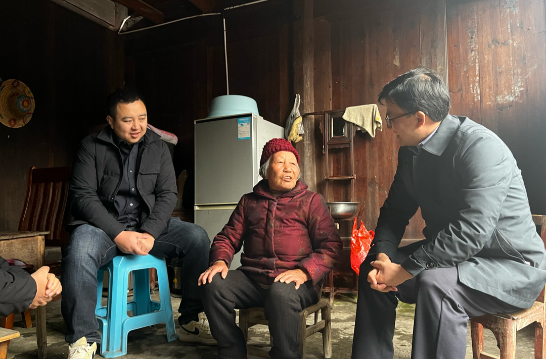 杨志煌到中方县接龙镇走访困难群众