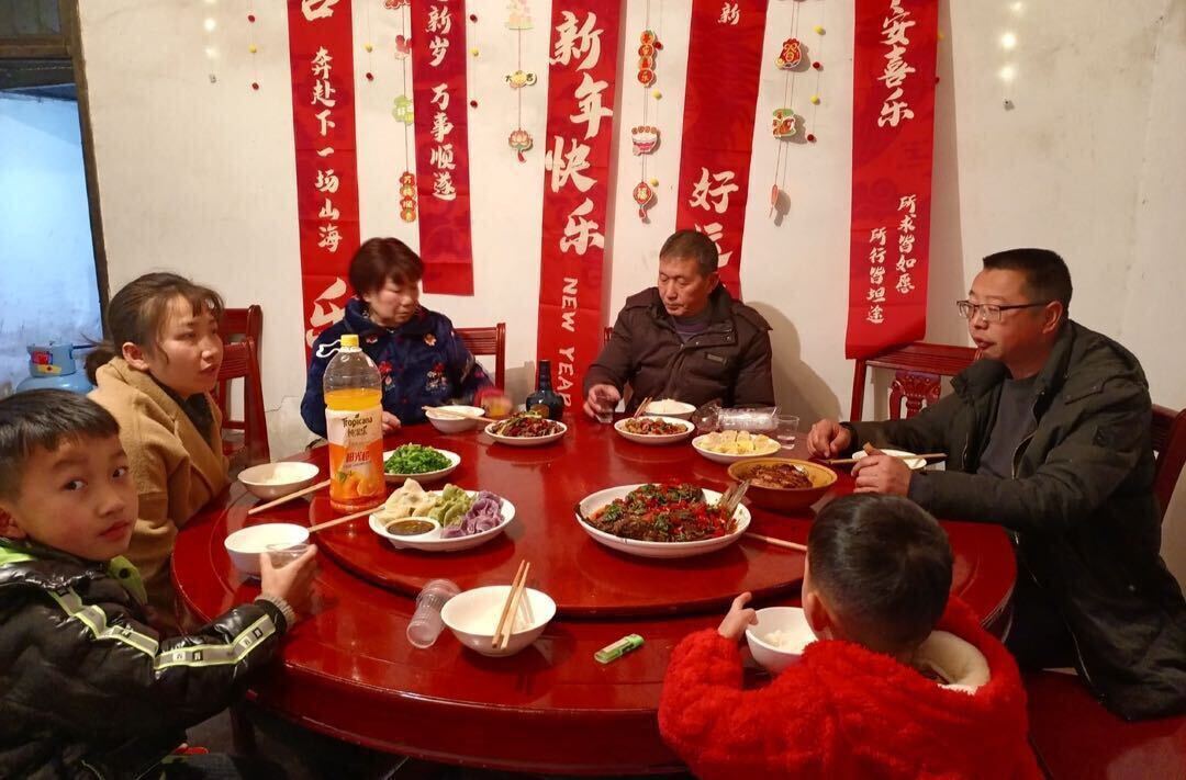 新春走基层|中方县：除夕的早“更饭”  温暖与团聚的味道