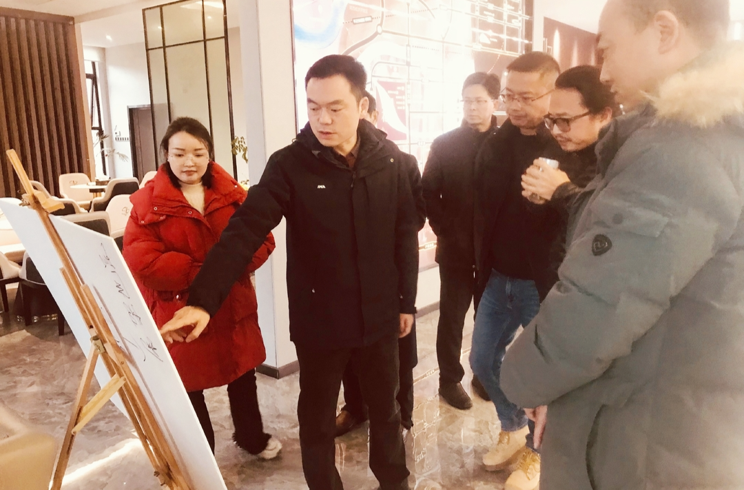 胡杰与新春回乡企业家开展座谈交流