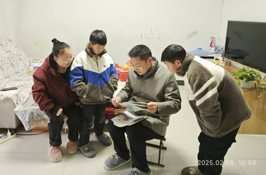 中方县芙蓉学校开展党员春节慰问家访活动