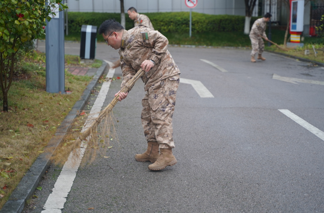 中方县人武部开展学雷锋活动