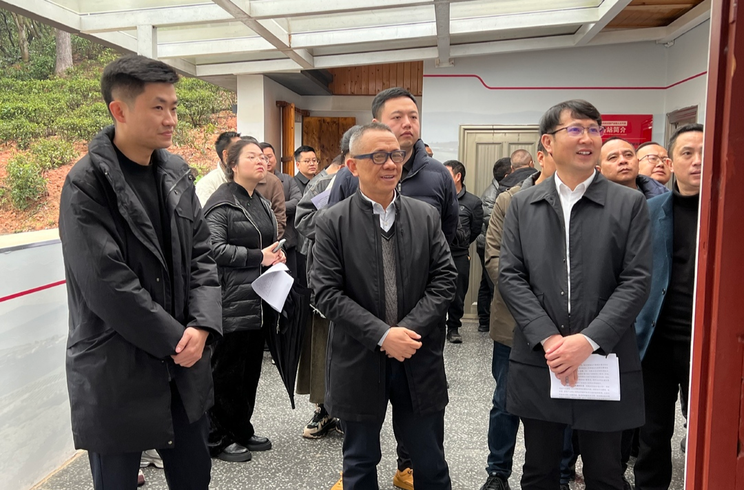怀化市基层人大负责人学习贯彻全国两会和省“三会三文”精神培训班学员到中方县现场观摩