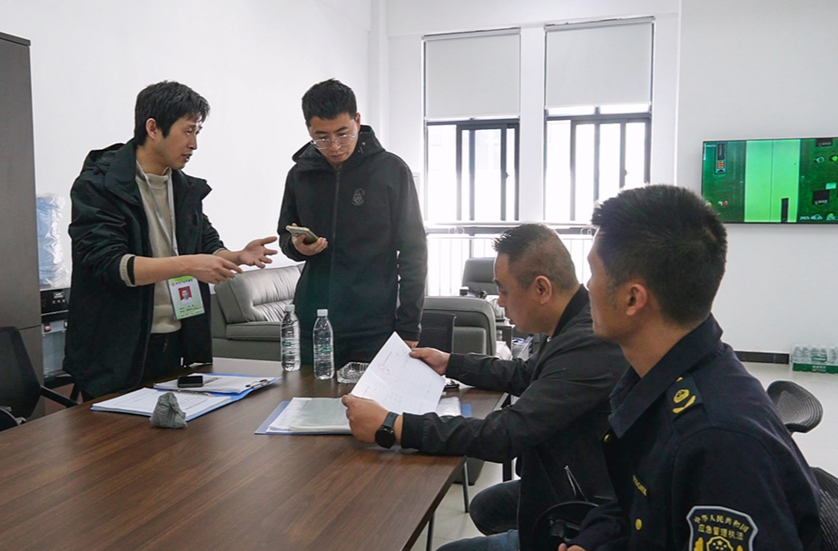 中方产业开发区到企业开展安全生产检查
