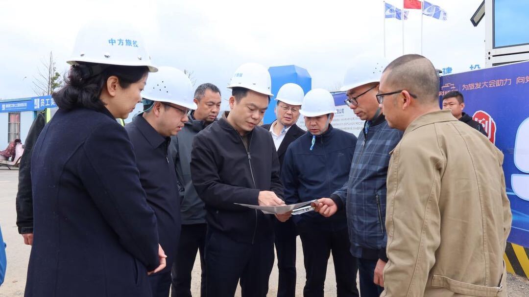 胡杰现场调研重点项目建设情况