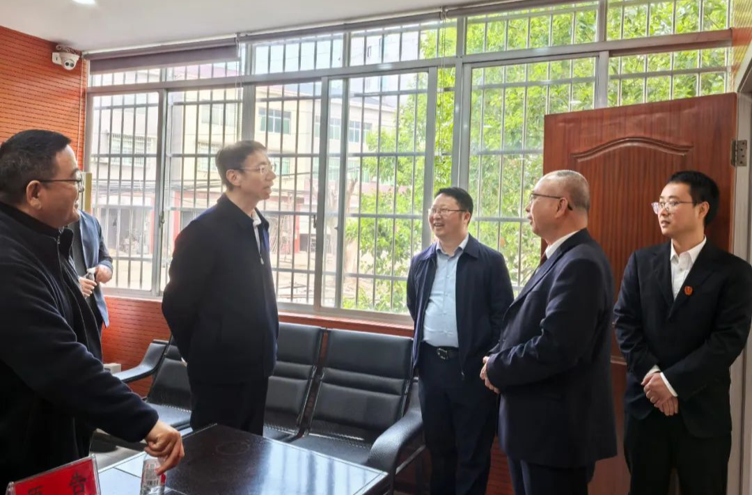省高院党组成员、副院长陈坚一行到中方法院泸阳法庭调研指导“脱薄”工作