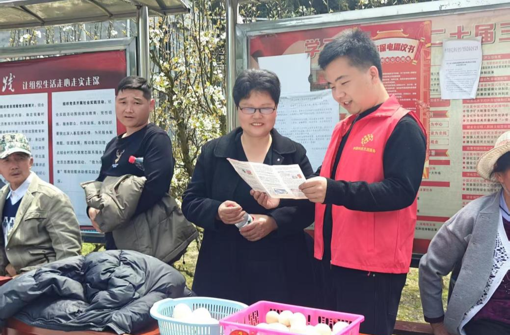 声动五溪话青山，共绘生态新画卷 ——中方县铁坡镇宣讲团开展梨花节生态文明微宣讲
