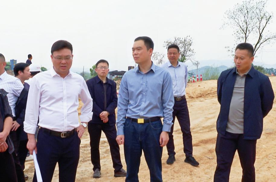 胡杰调研重点项目建设工作
