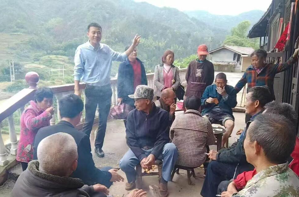 中方人| 杨晓鹏：情系梅树村，乡村振兴领路人