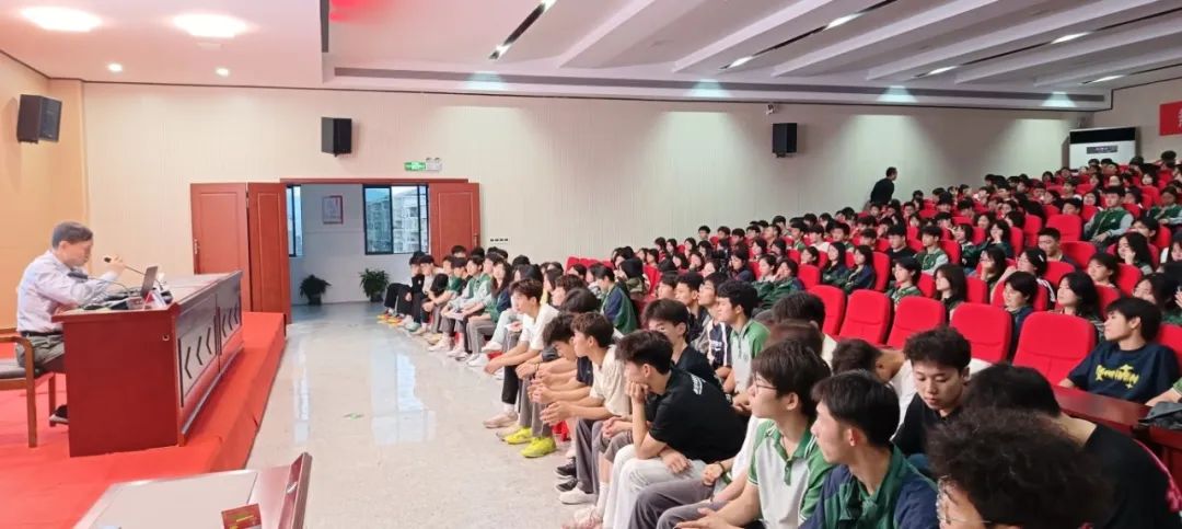 怀化市恒雅高级中学开展专题讲座