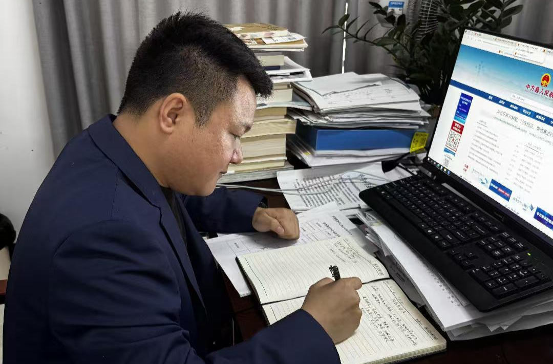 中方人|杨黎平：政务服务战线耕耘者的坚守与敬业